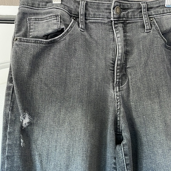 UNIVERSAL THREAD Gray distressed Skinny Jeans, Size 10/30 - Picture 2 of 7